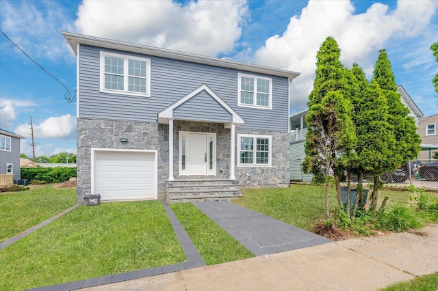 view of front facade featuring a garage and a front yard