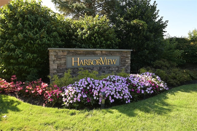 community / neighborhood sign with a lawn