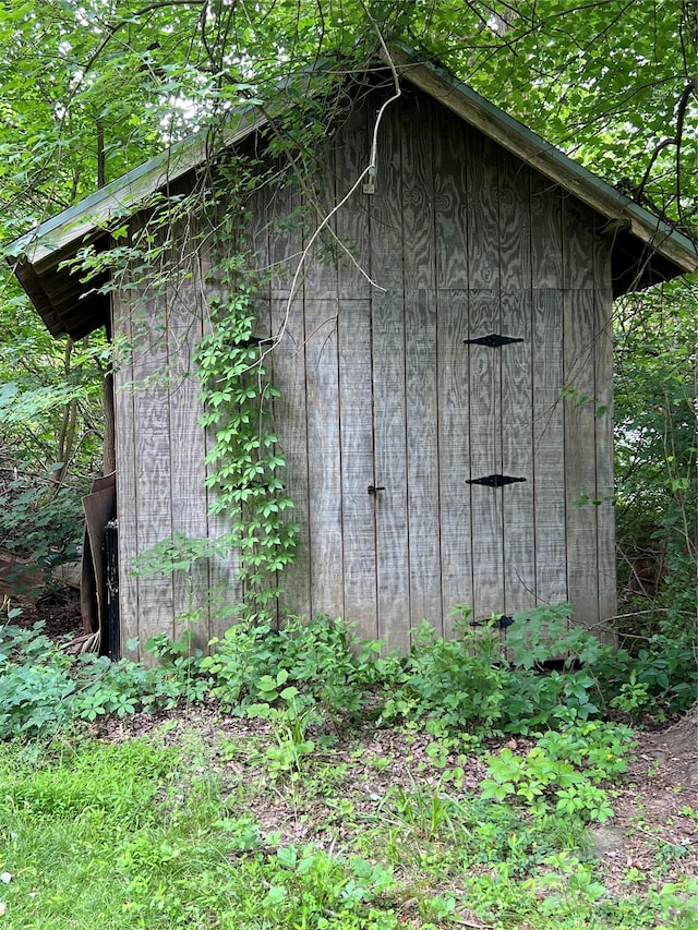 view of outbuilding