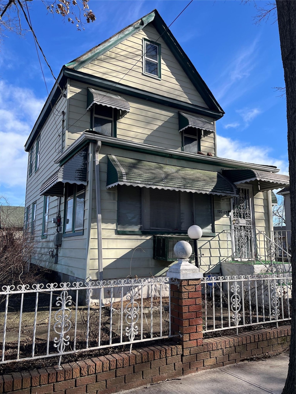 view of home's exterior