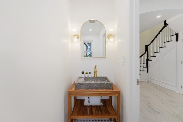 bathroom featuring sink