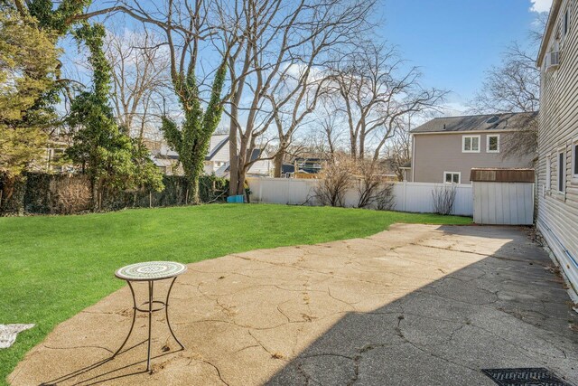 view of yard featuring a patio area