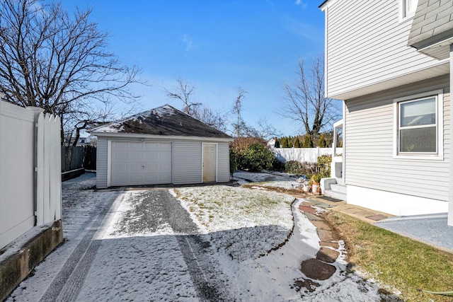 view of yard with a garage and an outdoor structure