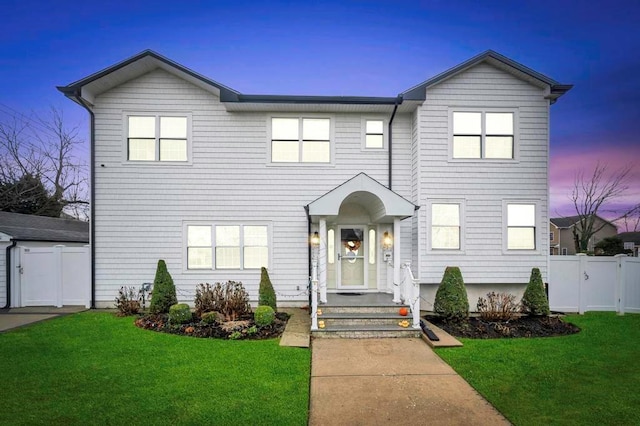 view of front of house featuring a yard