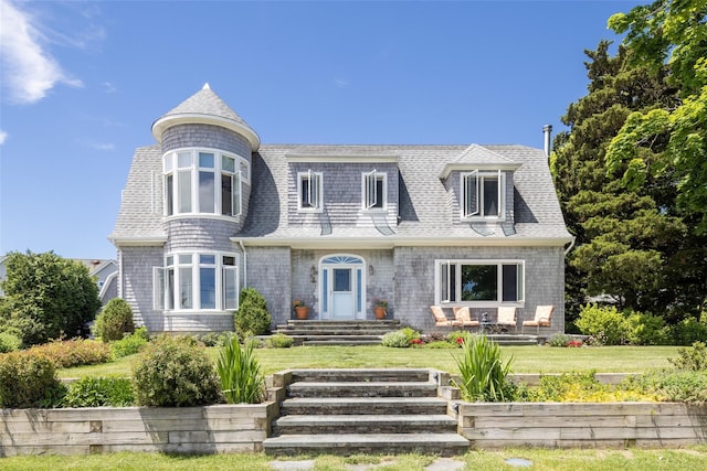 view of front of home with a front lawn