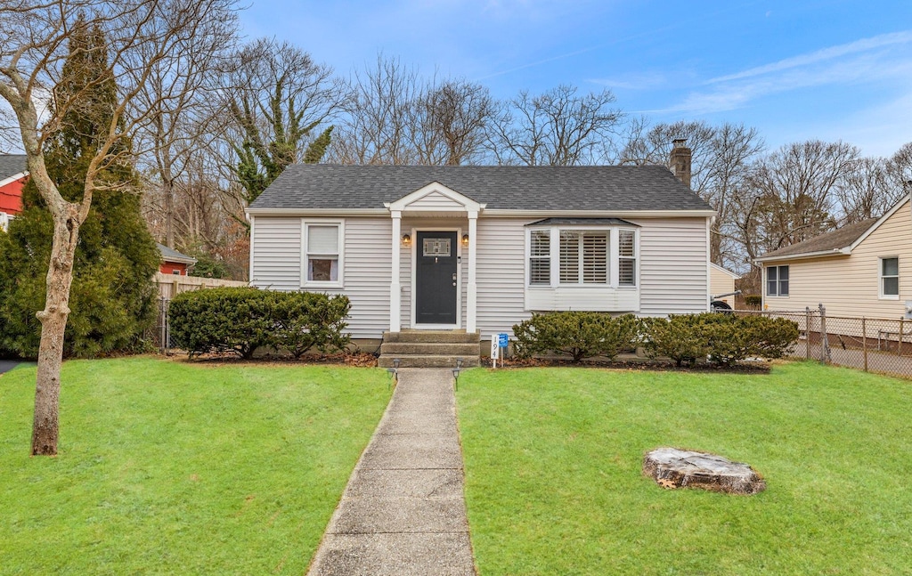 bungalow-style house with a front yard