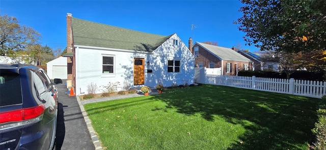 view of front of house with a front lawn