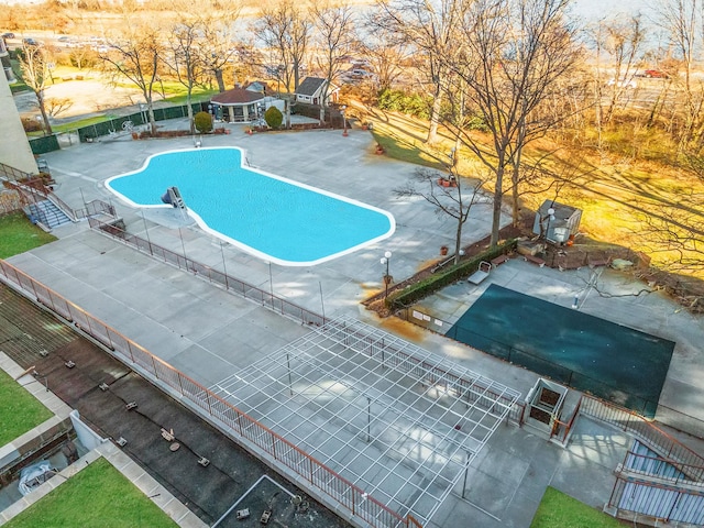 view of swimming pool