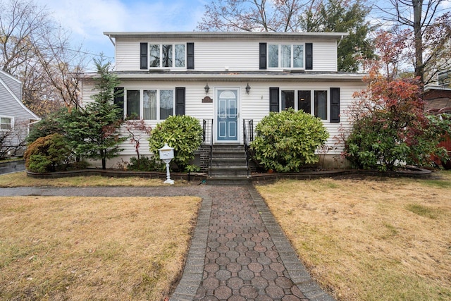 view of front of house featuring a front yard