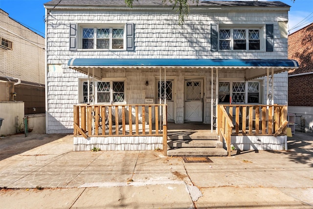 view of front of property featuring covered porch