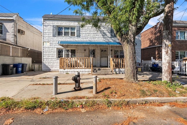 view of front of house featuring a porch