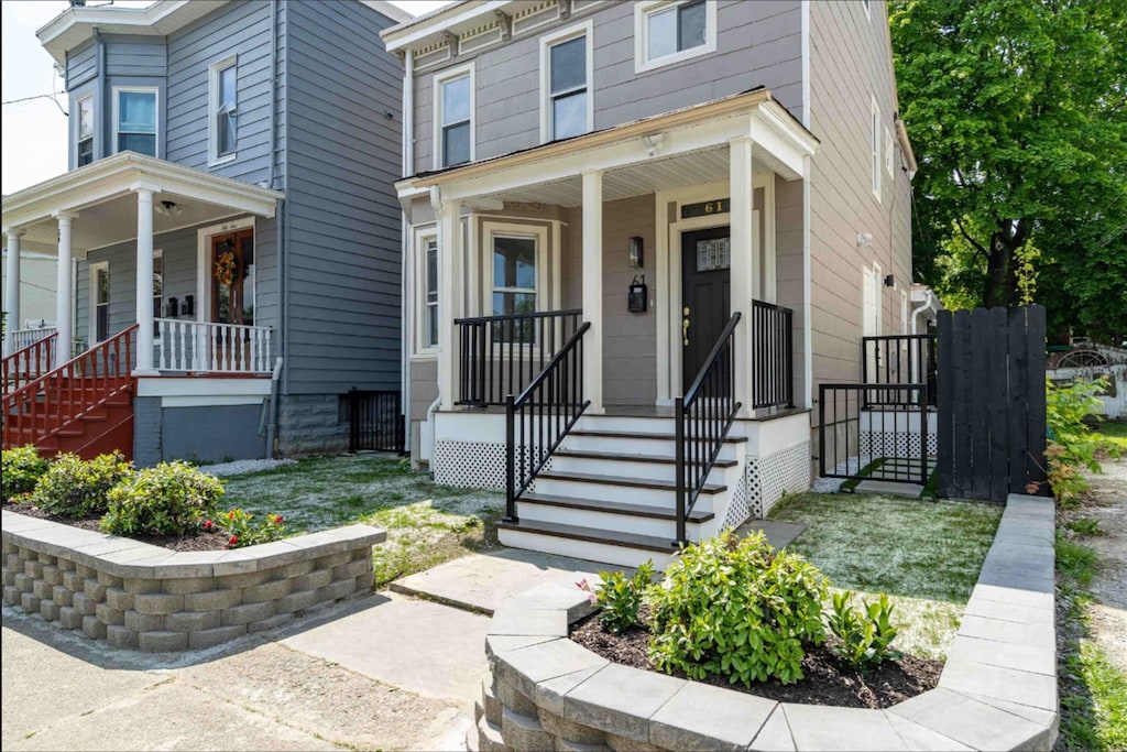 view of front facade featuring a porch