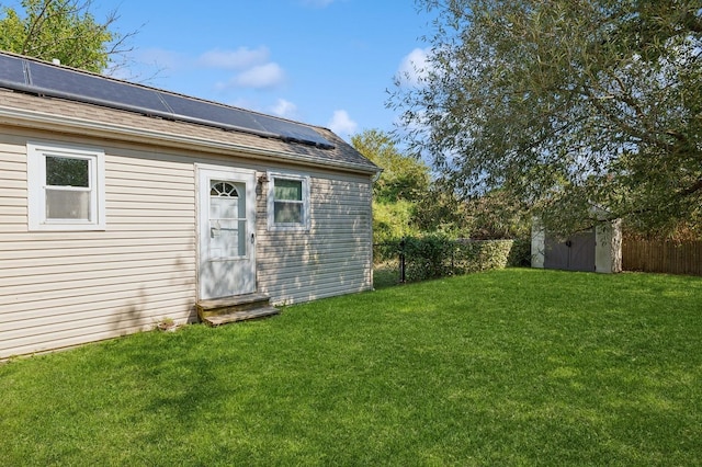 view of yard featuring a storage unit