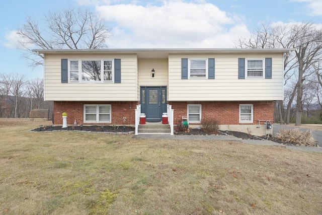 split foyer home featuring a front lawn