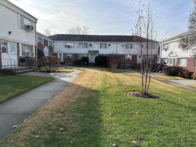 view of property's community featuring a yard