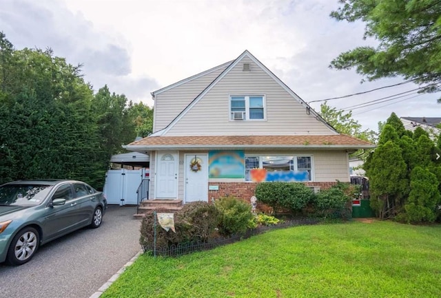 view of front of property with a front yard