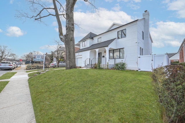 view of front of house featuring a front lawn