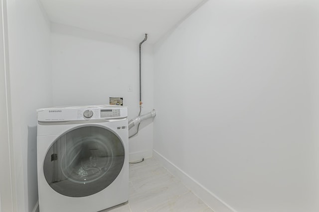 laundry area with washer / clothes dryer