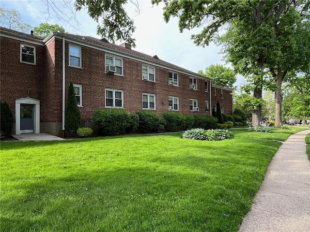 view of home's community featuring a yard