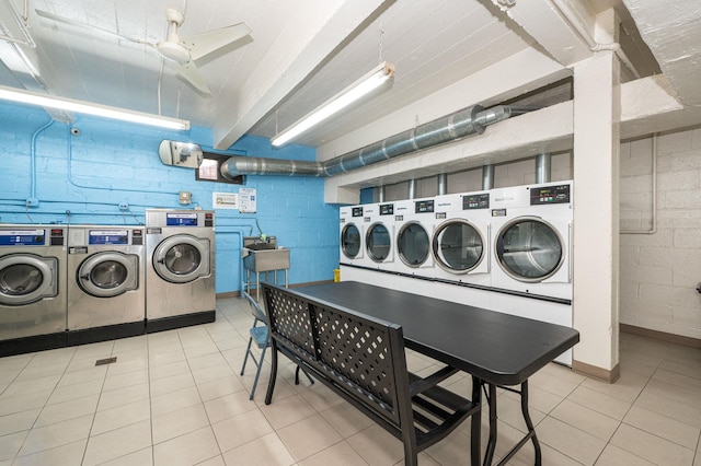 laundry area with ceiling fan, independent washer and dryer, and light tile patterned floors