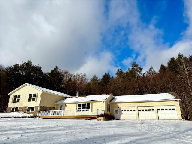 view of front facade with a garage