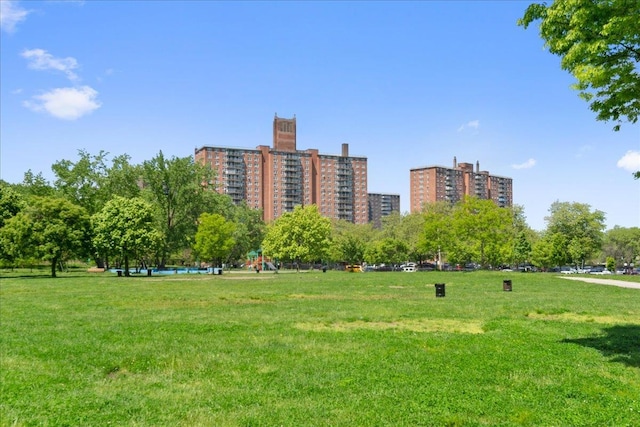 view of home's community featuring a lawn