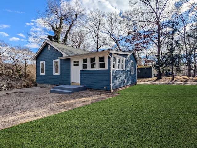 ranch-style house with a front lawn