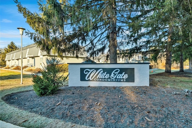 view of community / neighborhood sign