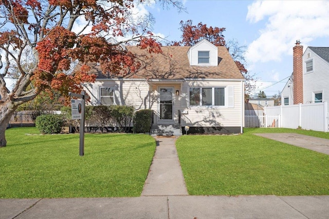 view of front facade featuring a front yard