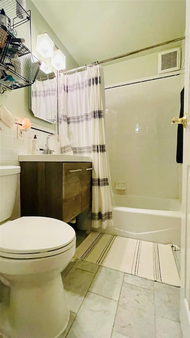 full bathroom with shower / tub combo, vanity, and toilet