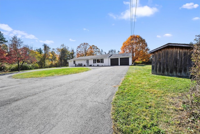 ranch-style home featuring a front lawn