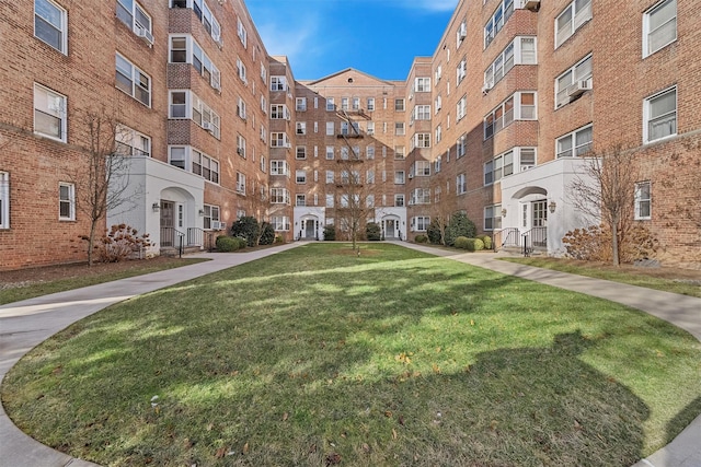 view of property's community featuring a lawn