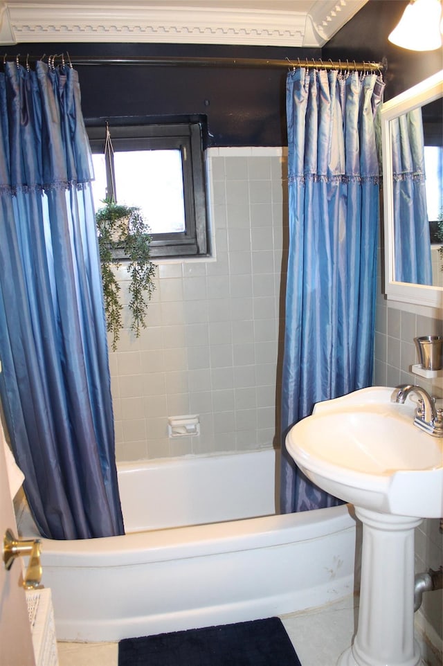 bathroom with shower / tub combo with curtain