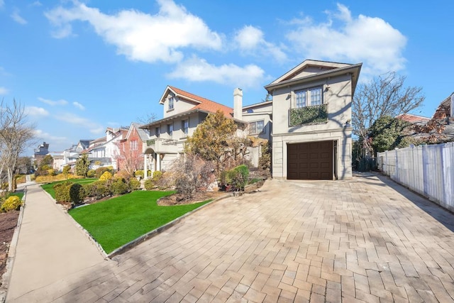 view of front facade featuring a garage and a front yard