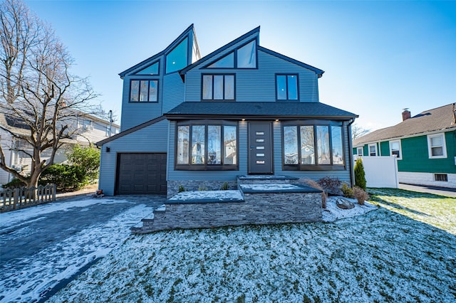 view of front facade featuring a garage