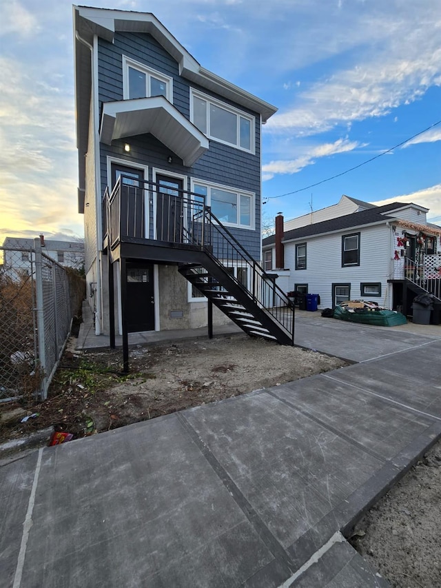 view of front of property