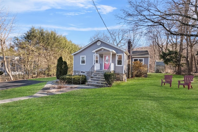 view of front of home featuring a front yard