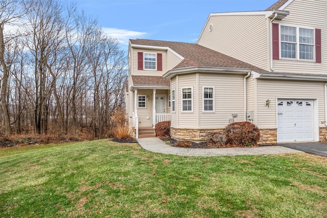 view of front of house featuring a front lawn and a garage