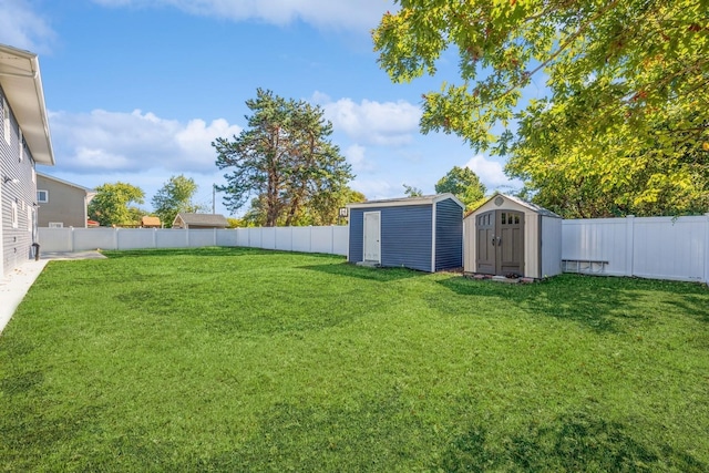 view of yard with a shed