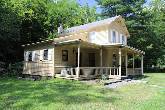 farmhouse inspired home with covered porch and a front yard