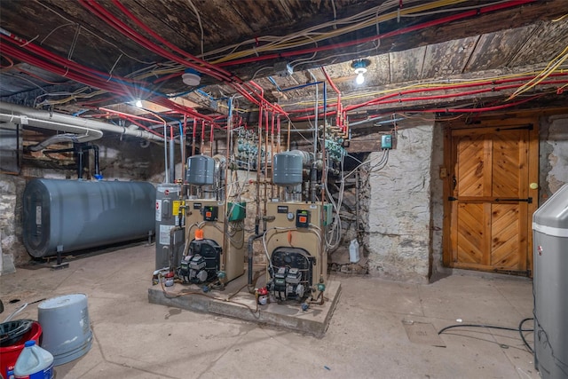 basement with washer / clothes dryer and water heater