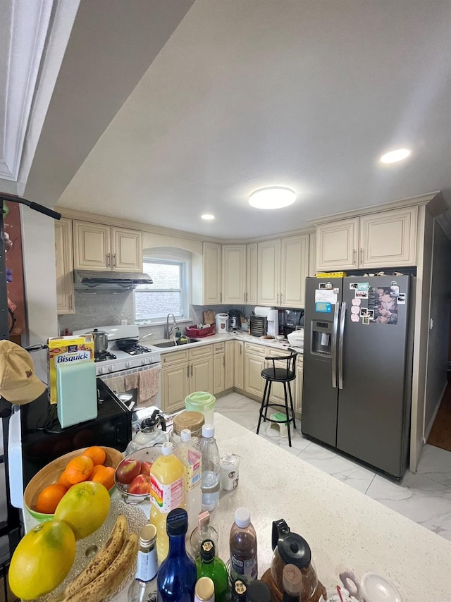 kitchen with sink, stainless steel fridge with ice dispenser, white gas range oven, and cream cabinets