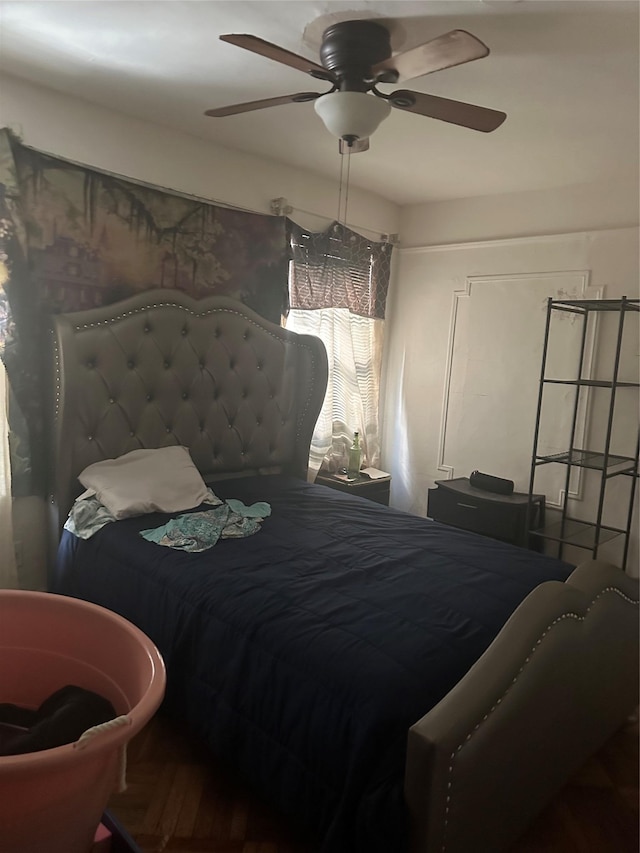 bedroom featuring ceiling fan