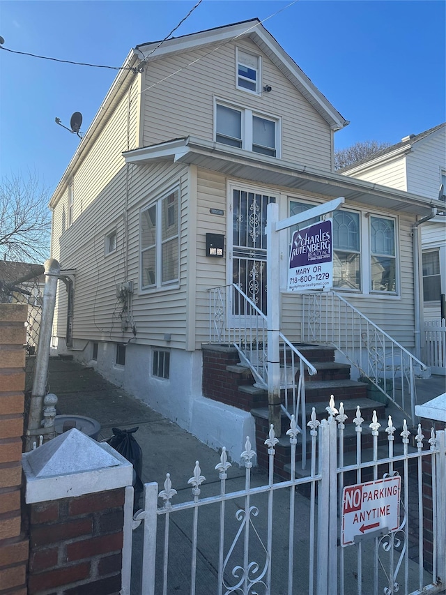 view of front of property