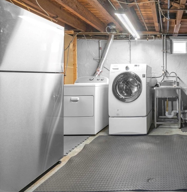 laundry area featuring laundry area, a sink, and washer and clothes dryer