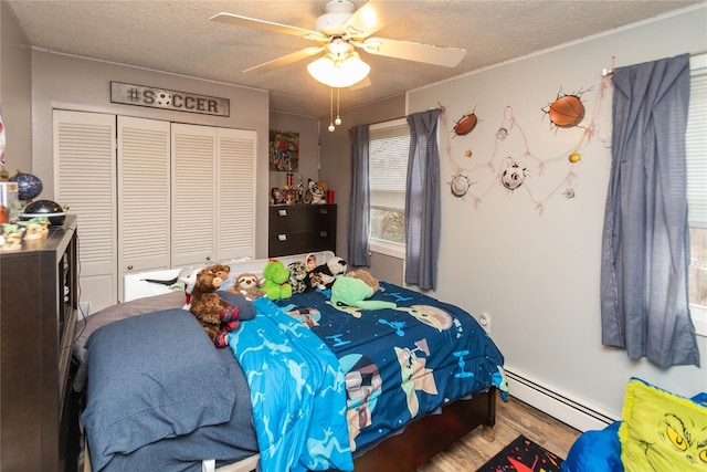 bedroom featuring ceiling fan, a textured ceiling, and a closet