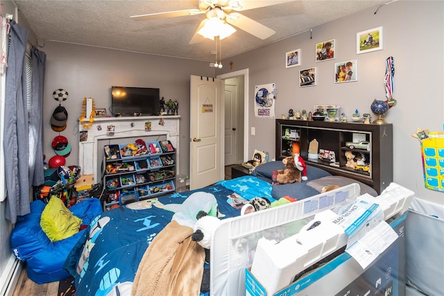 bedroom featuring ceiling fan and a textured ceiling