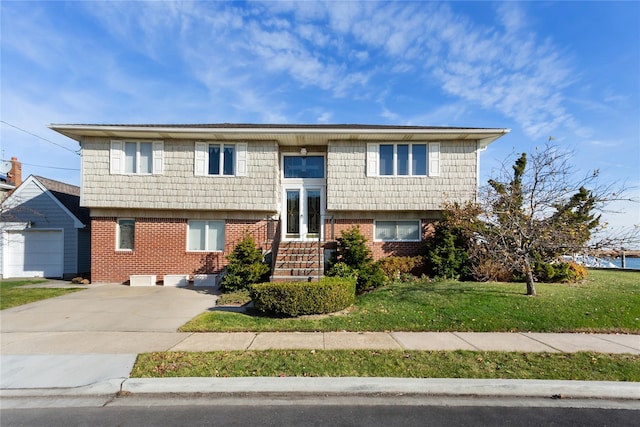 view of front of property with a front yard