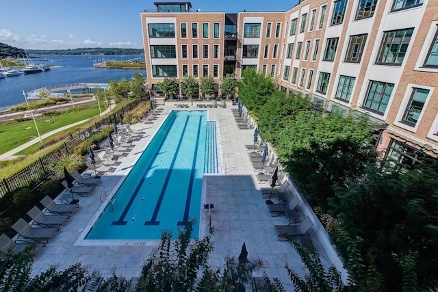 view of swimming pool featuring a water view