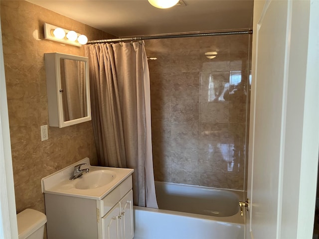 full bathroom with shower / bath combination with curtain, vanity, and toilet